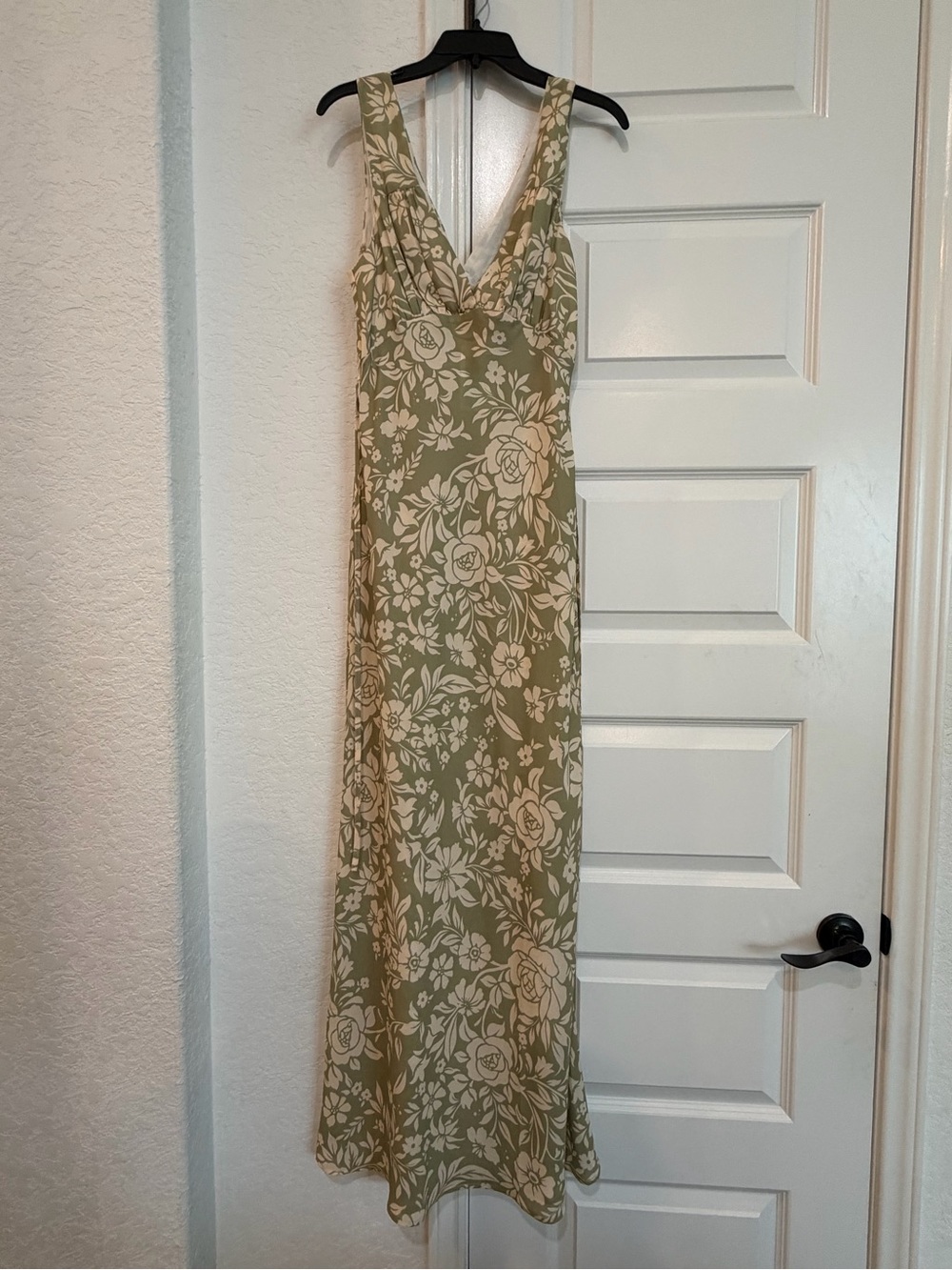 Showpo Sage Floral Maxi Dress - Picture 2 of 4